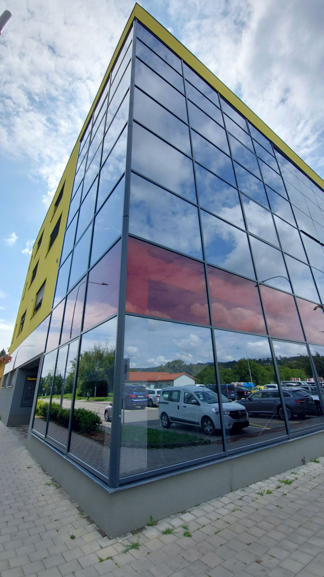 Obytný soubor Maloměřické nábřeží, Brno Polyfunkční dům A1
